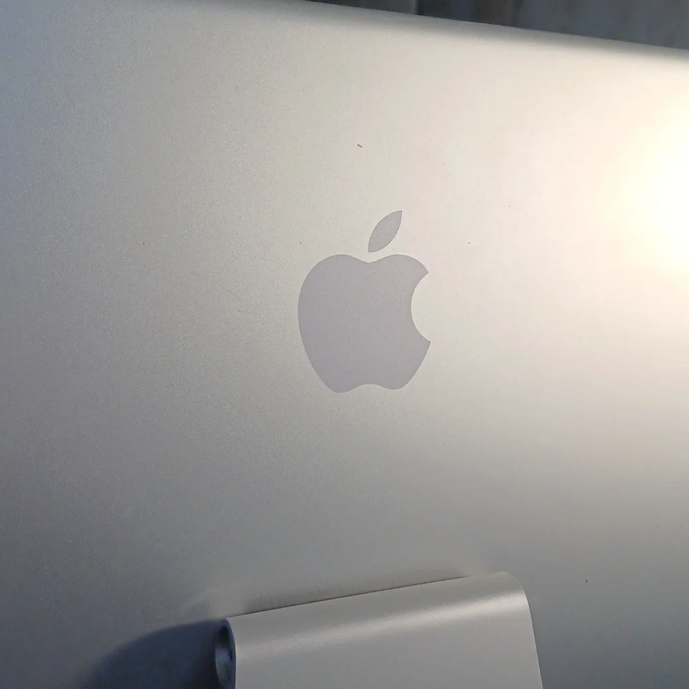 ​Classic Apple Cinema Display (20-inch)